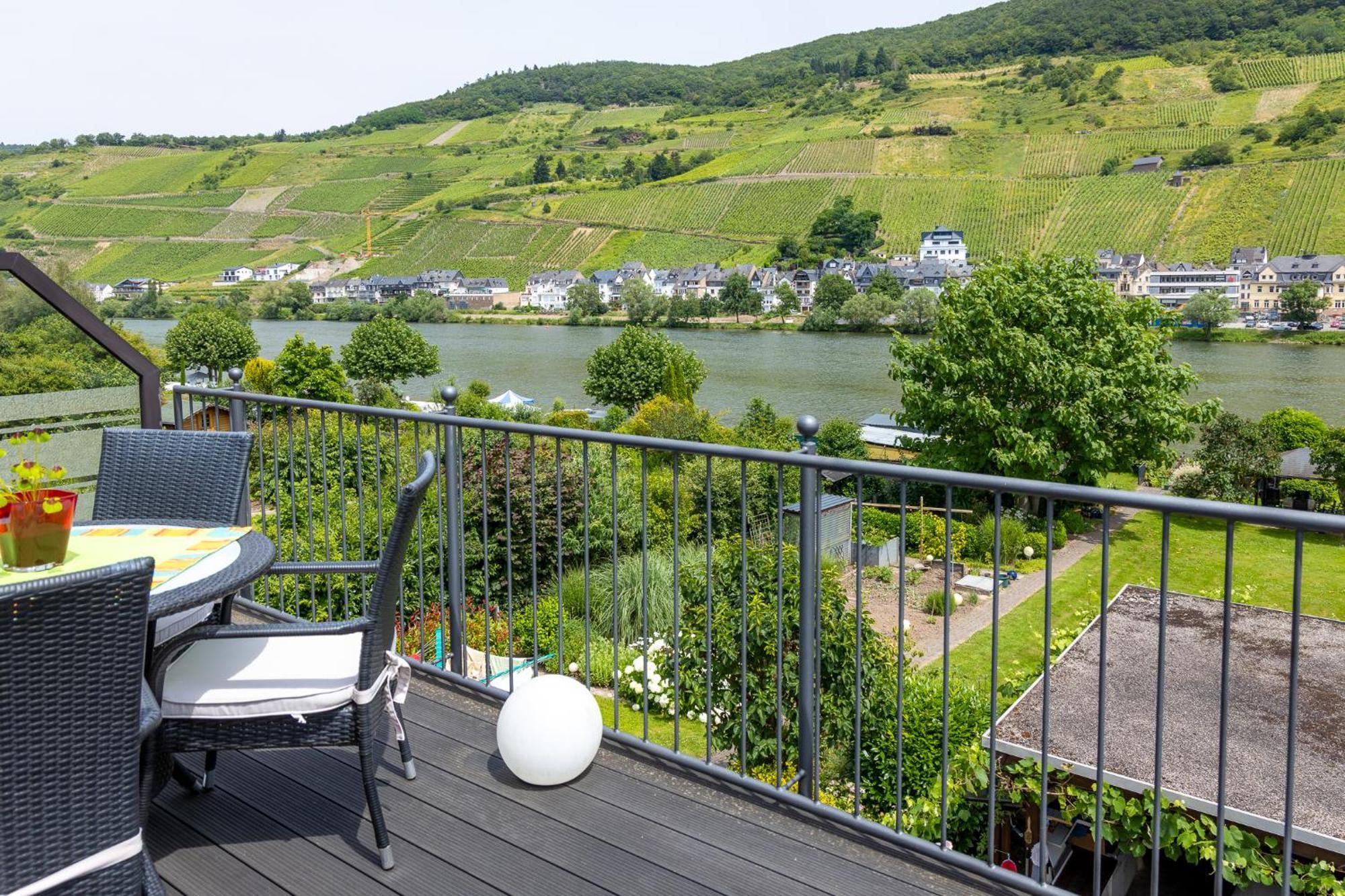Zum Blauglockenbaum Leilighet Zell an der Mosel Eksteriør bilde